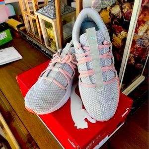 Ladies Puma Athletic Shoes Sz. 7 NIB